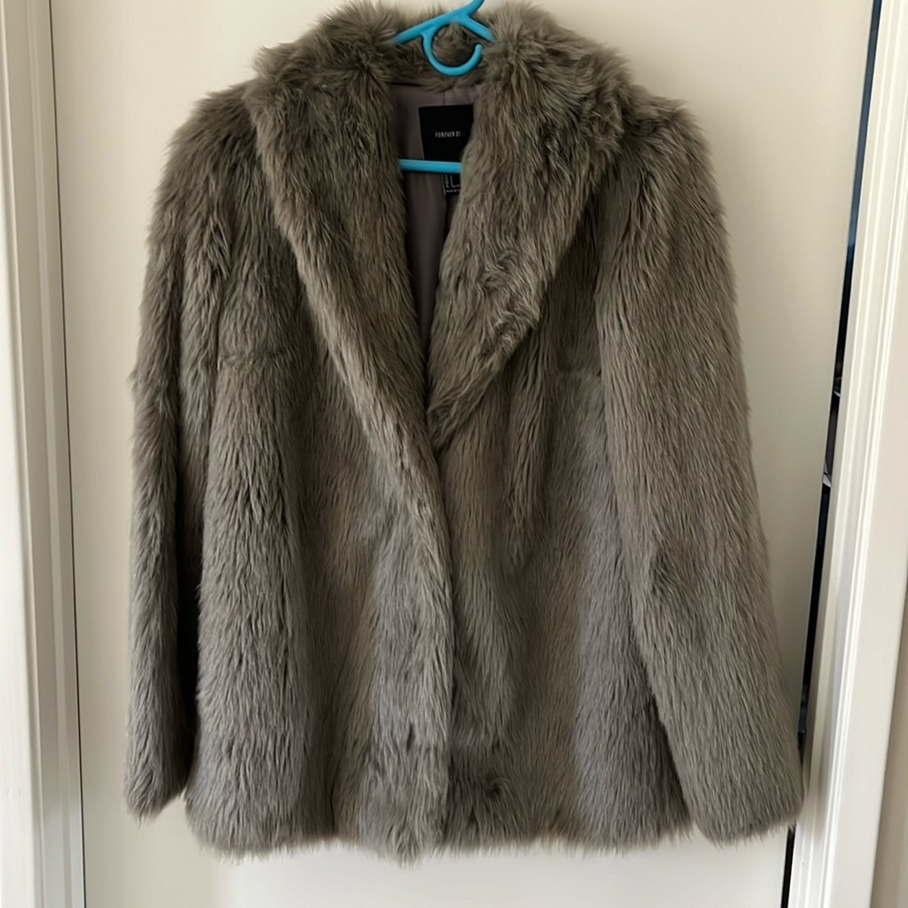 Forever 21 gray faux fur coat size small